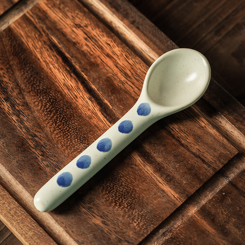 Retro estilo japonés cocina de sopa de sopa de cerámica hecha a mano pequeña cucharada de cerámica de alto valor de mezcla cucharada de cerámica gruesa