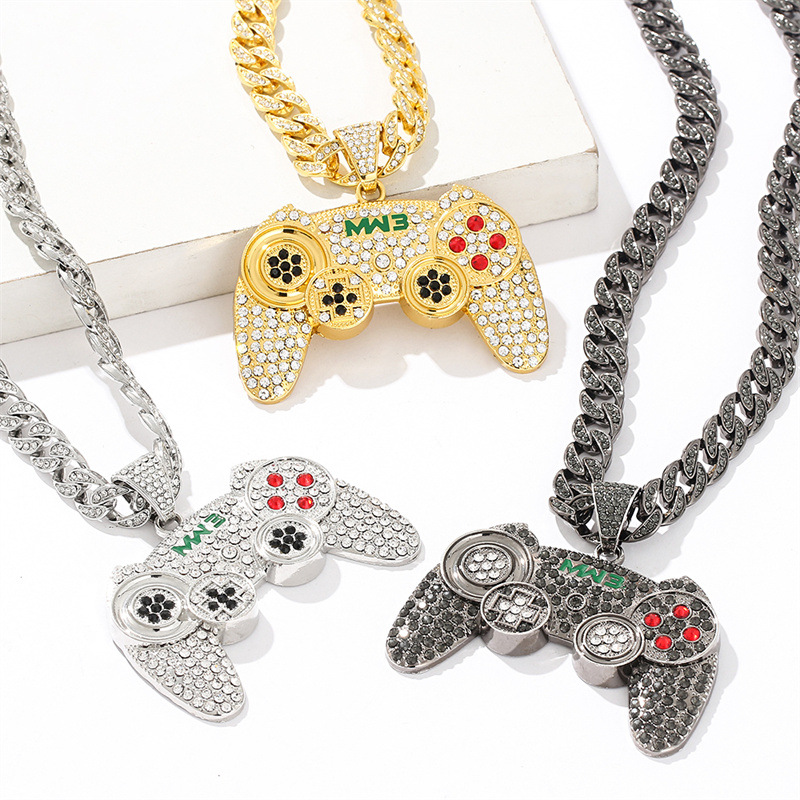 Pendentif manette de console rétro strass style hip hop_voghion.com