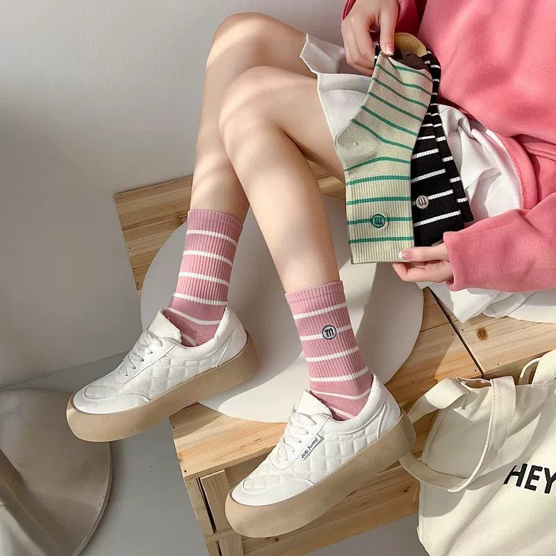 Весной и летом новые однотонные женские носки в полоску с вышивкой, чесаный хлопок, в академическом стиле, универсальные носки средней длины в Корейском стиле с ворсом с буквами