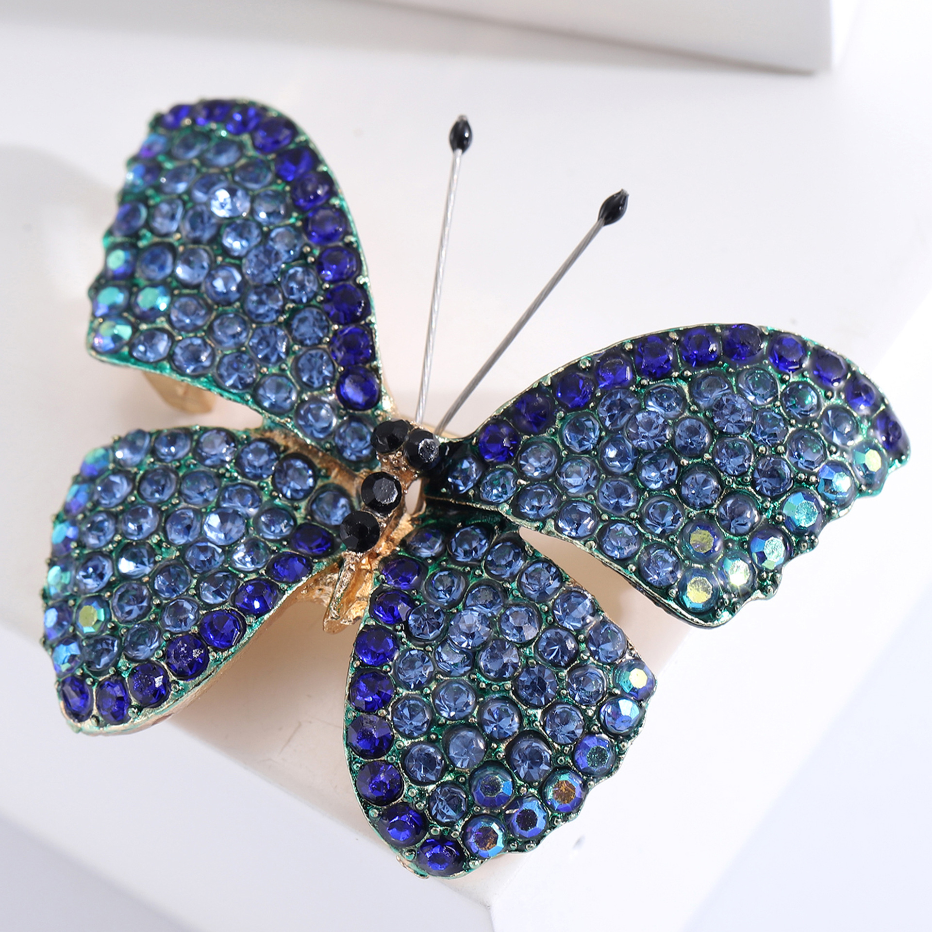Broche de mariposa con estrás elegante para abrigo y traje mujer_voghion.com