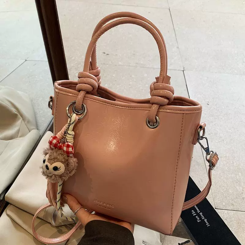 复古小包包女2025春季新款休闲小众设计斜挎包女士单肩手提水桶包