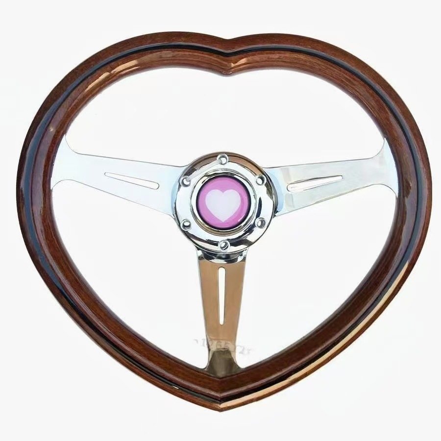 레트로 마호가니 컬러의 하트 모양 스티어링 휠