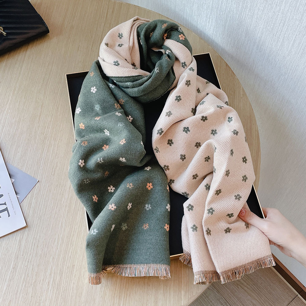 Version des berühmten Damen-Schals mit süßen kleinen Blumen im Kaschmir-Quasten-Stil für Damen, 192 x 62 cm, warm im Winter_voghion.com