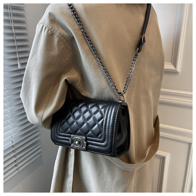 Bolsa de ombro feminina estilo coreano com corrente transversal_voghion.com