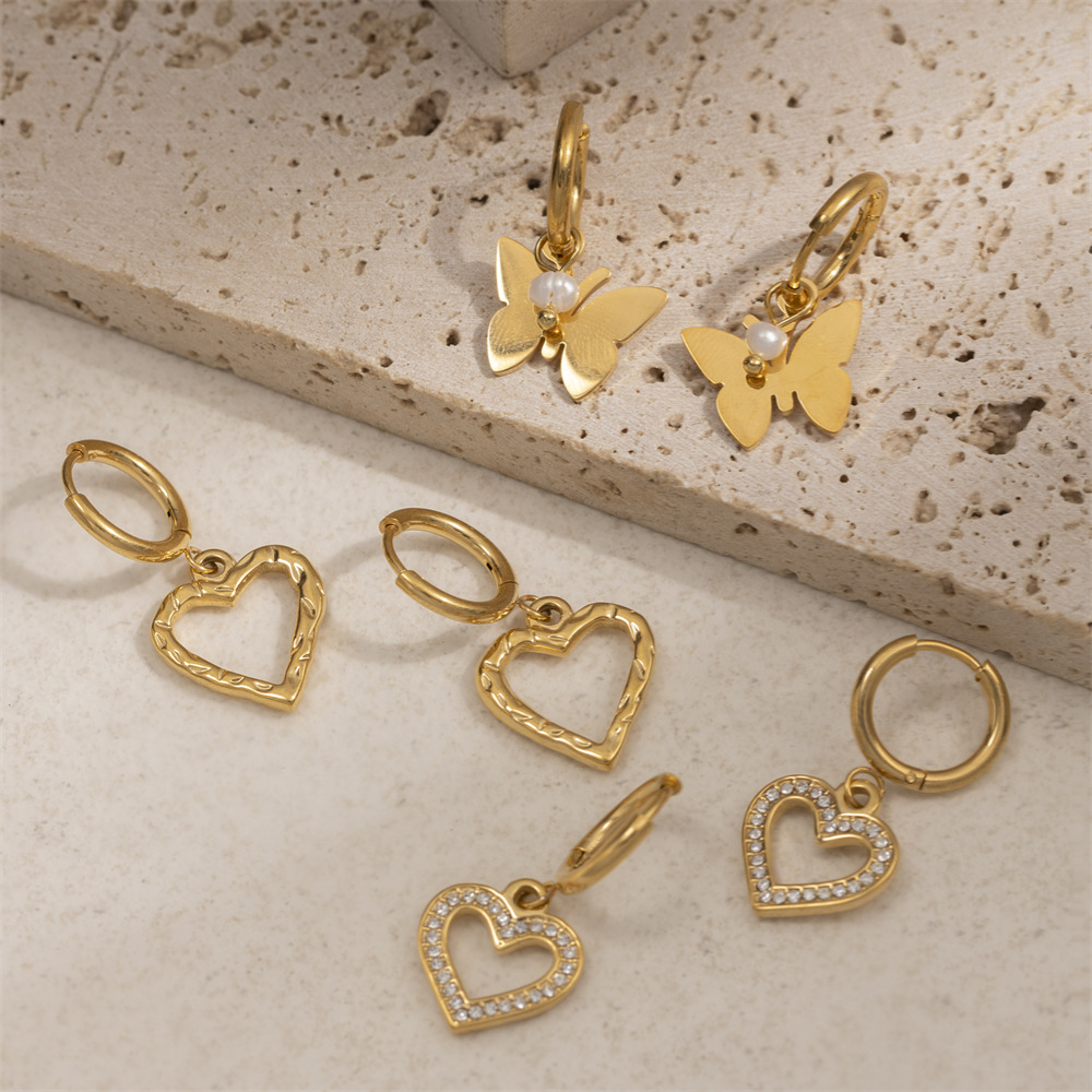 Taena Pendientes de acero inoxidable europeos y americanos Pendientes de mariposa de amor de alta calidad de lujo ligero Pendientes de acero de titanio estilo explosivo transfronterizo al por mayor