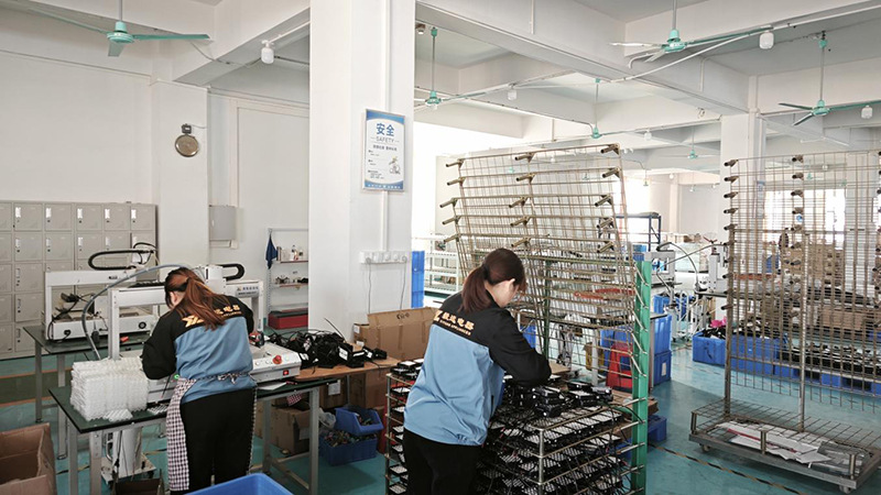 Cross-Border E-Commerce Specializes in Supplying New Models of Car Strip Lights, Roof Lights, Combination Connected Strip Lights, and Off-Road Vehicle Lights