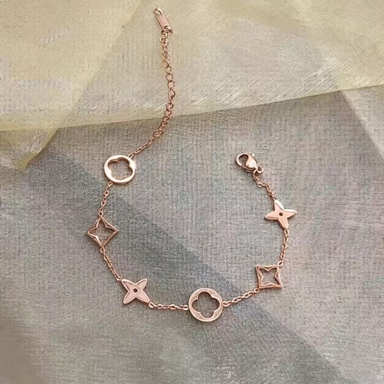 Ventas transfronterizas calientes nuevas pulseras de acero de titanio personalidad femenina de alto nivel diseño ligero de lujo moda temperamento versátil joyería de acero de titanio image 112