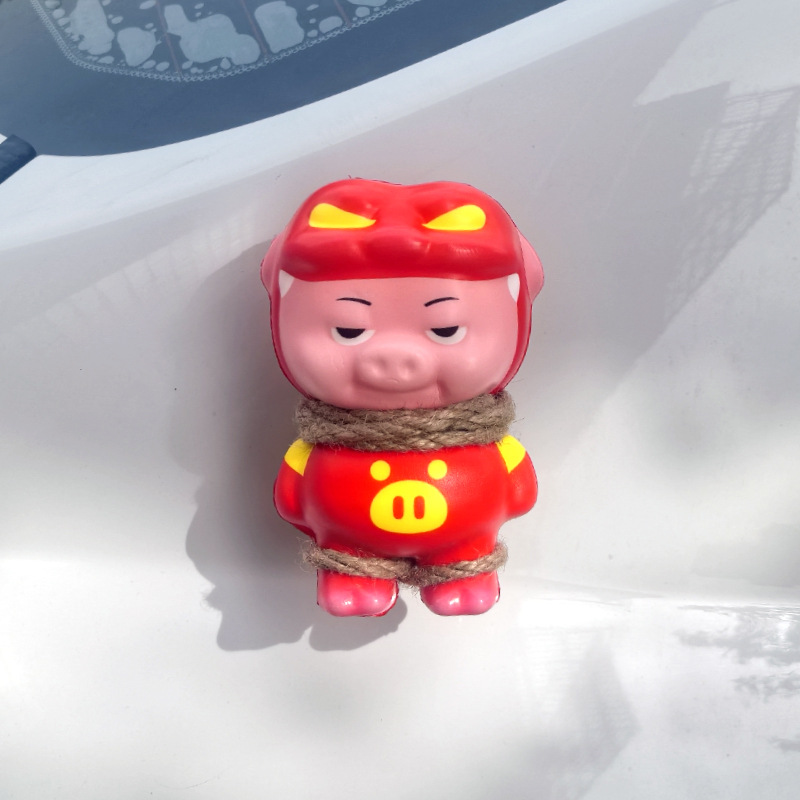 Pig Man, colgante de cola de coche, muñeca exterior de coche, maletero de coche, motocicleta, coche eléctrico, decoración linda
