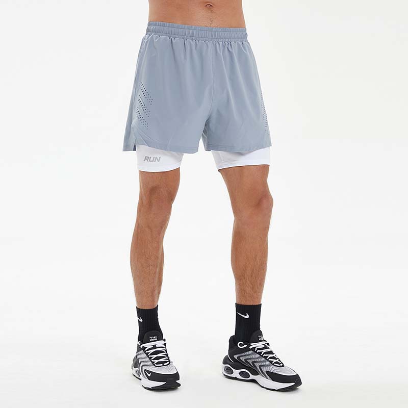 Verano de los hombres de secado rápido corriendo pantalones cortos de doble capa casual deportes fitness pantalones de tres puntos transfronterizos en el logotipo de la etiqueta de cambio de stock