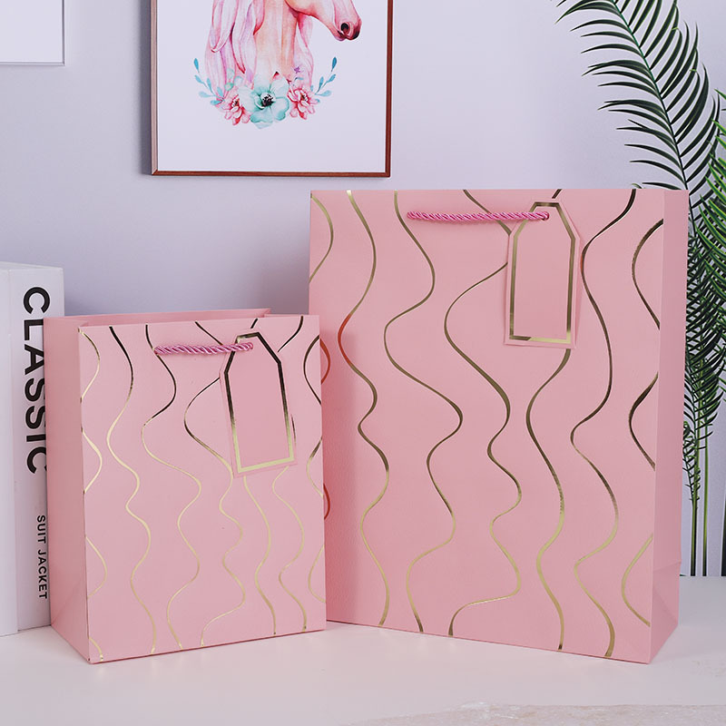 Nueva bolsa de regalo de estampado en caliente en relieve de línea ondulada, comercio exterior, bolsa de papel más vendida transfronteriza, tienda de regalos, supermercado, bolso al por mayor