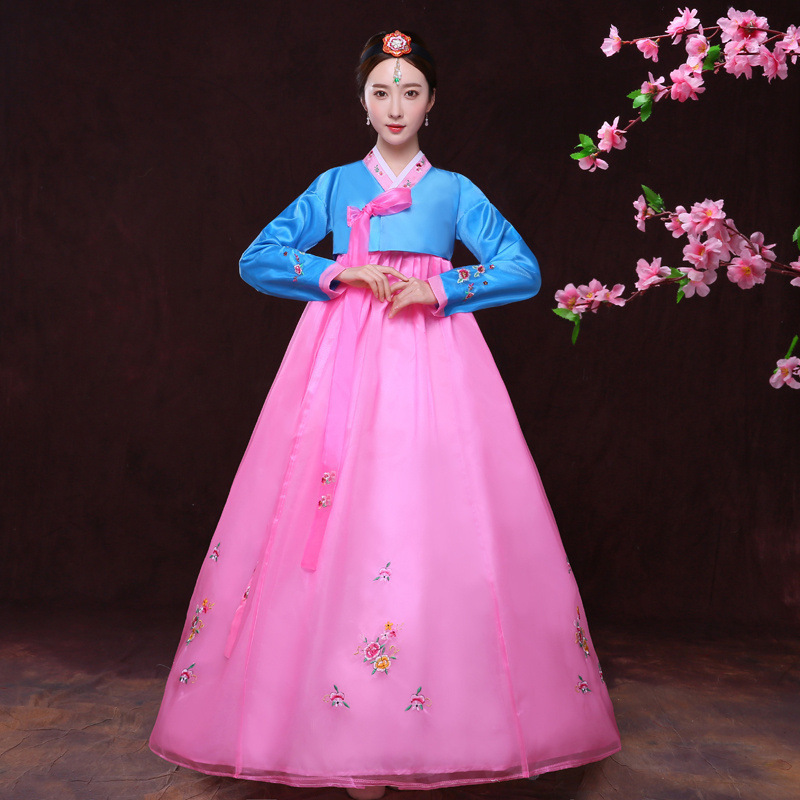 블루 재킷 + 핑크 스커트 (자수 스타일)