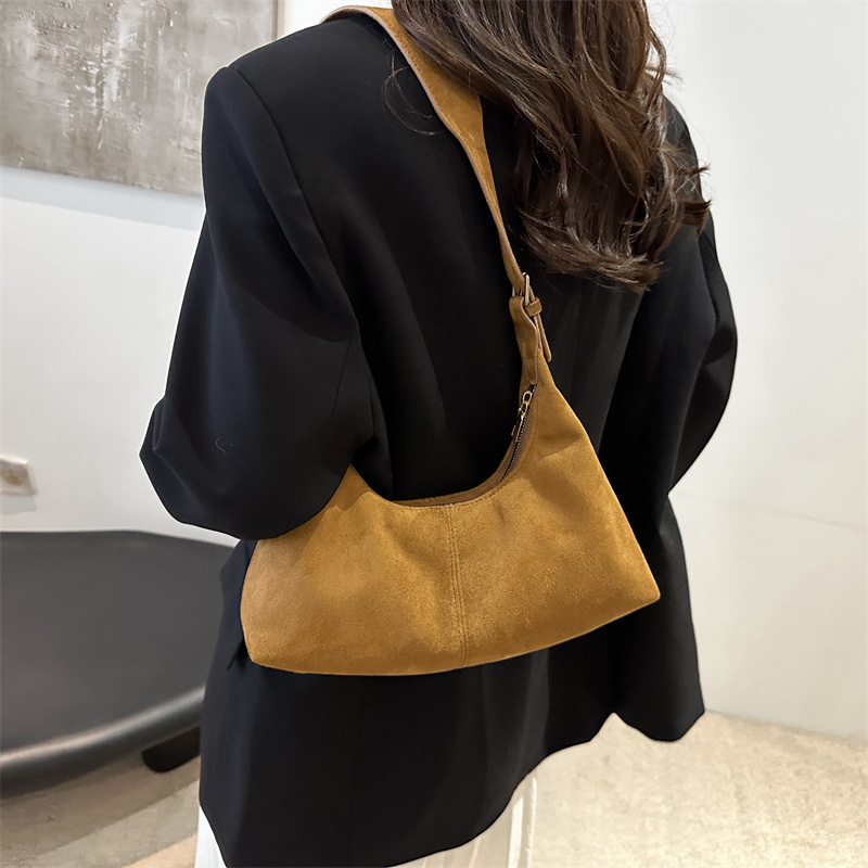 Nuevo diseño de nicho bolso de axila de piel de vaca otoño e invierno bolso de mensajero casual de un solo hombro bolso de baguette de moda para mujer