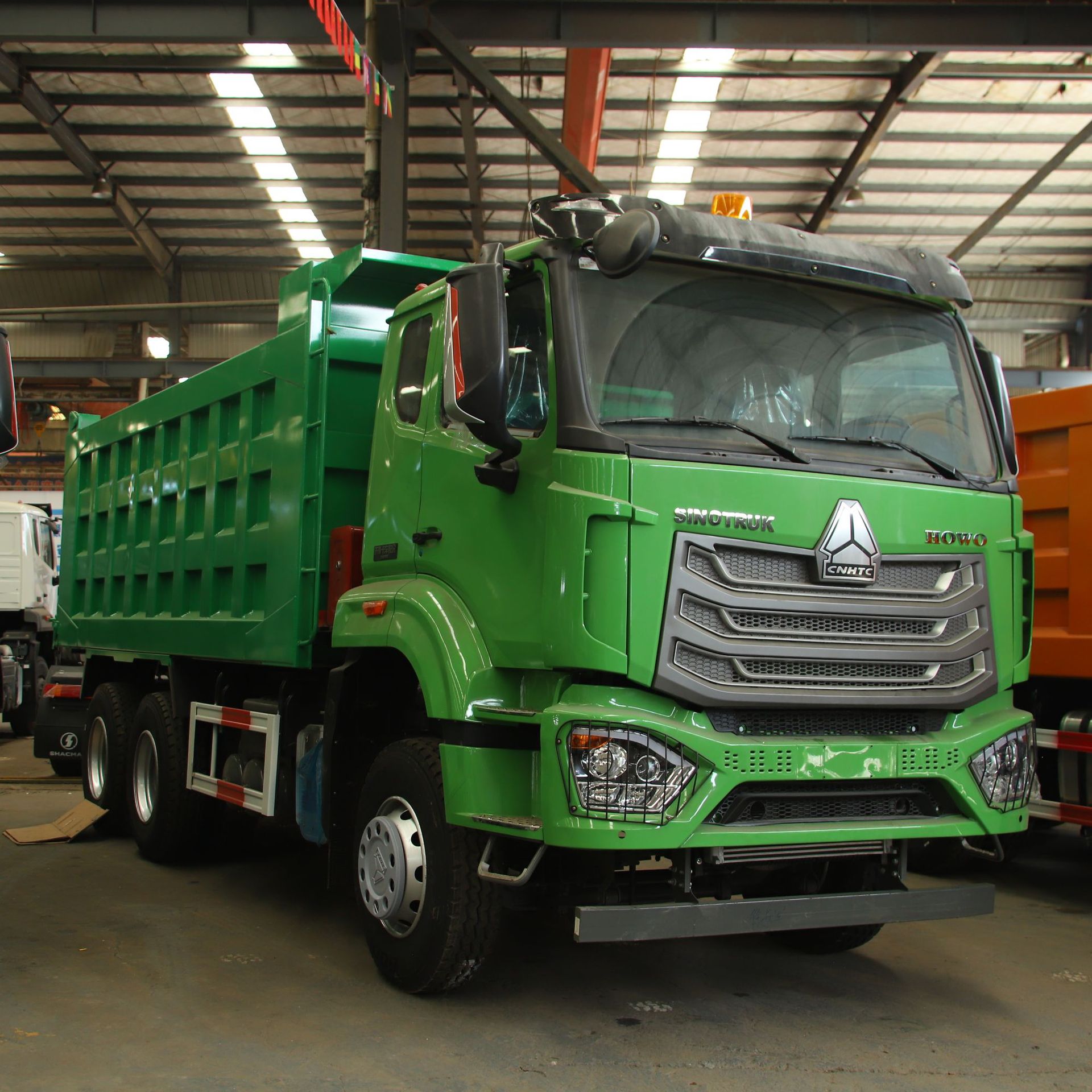 Sinotruk HOWO 380 horsepower dump truck is supplied to Africa, 10-wheel dump truck, front four-wheel rear eight-wheel