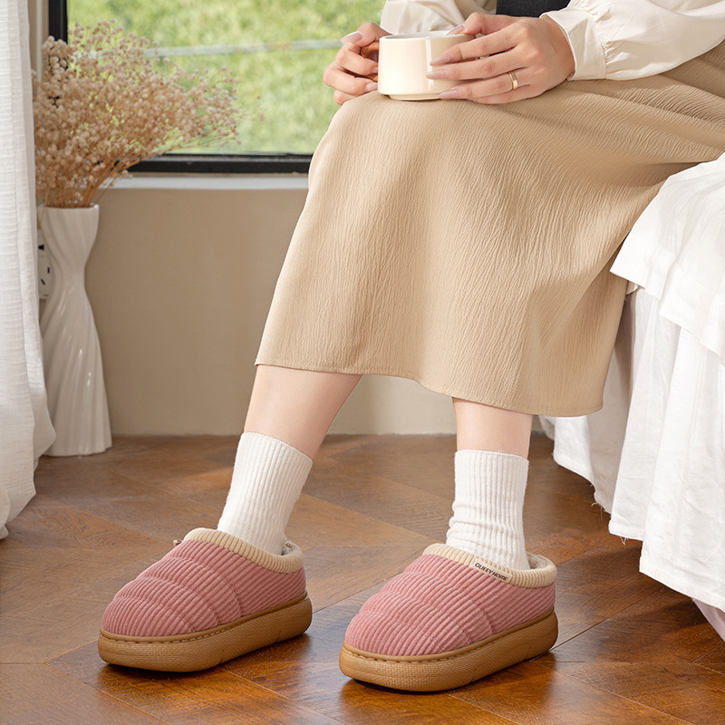 Liukumattomat puuvillatossut naisille talven ulkovaatteet 2026 uusi sisäkoti paksupohjainen anti-odor plus samettilämpimät kengät vanhuksille miehille