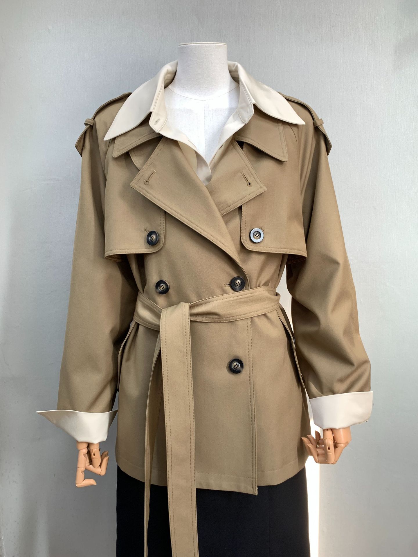 Khaki colored long fitted brace
