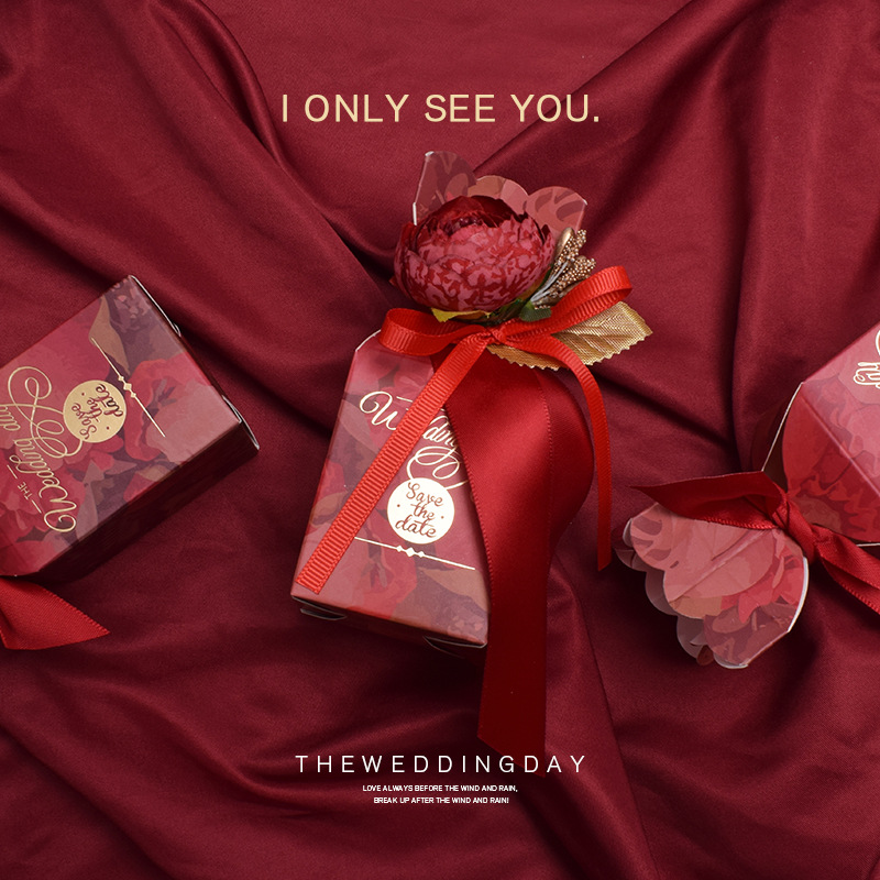 Creative new-style European-inspired Instagram-worthy vase for celebratory occasions, featuring a luxurious wedding gift box—perfect as a bridesmaid thank-you gift or a charming candy box for wedding favors.