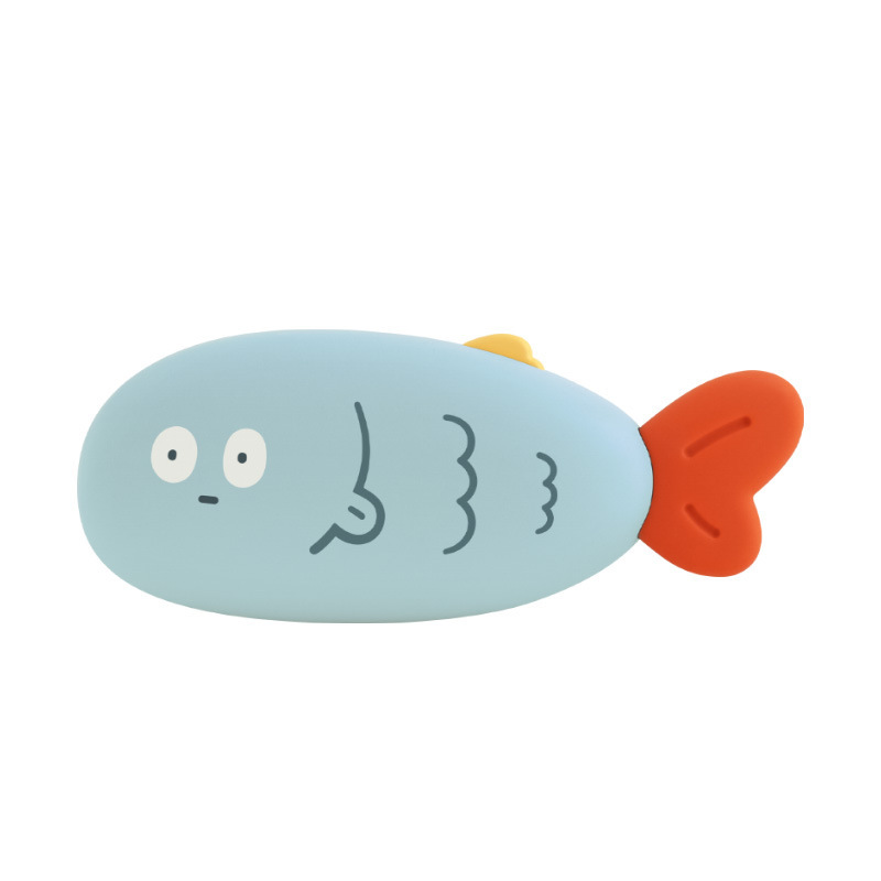 創意的な魚を触って手を温めます。|undefined