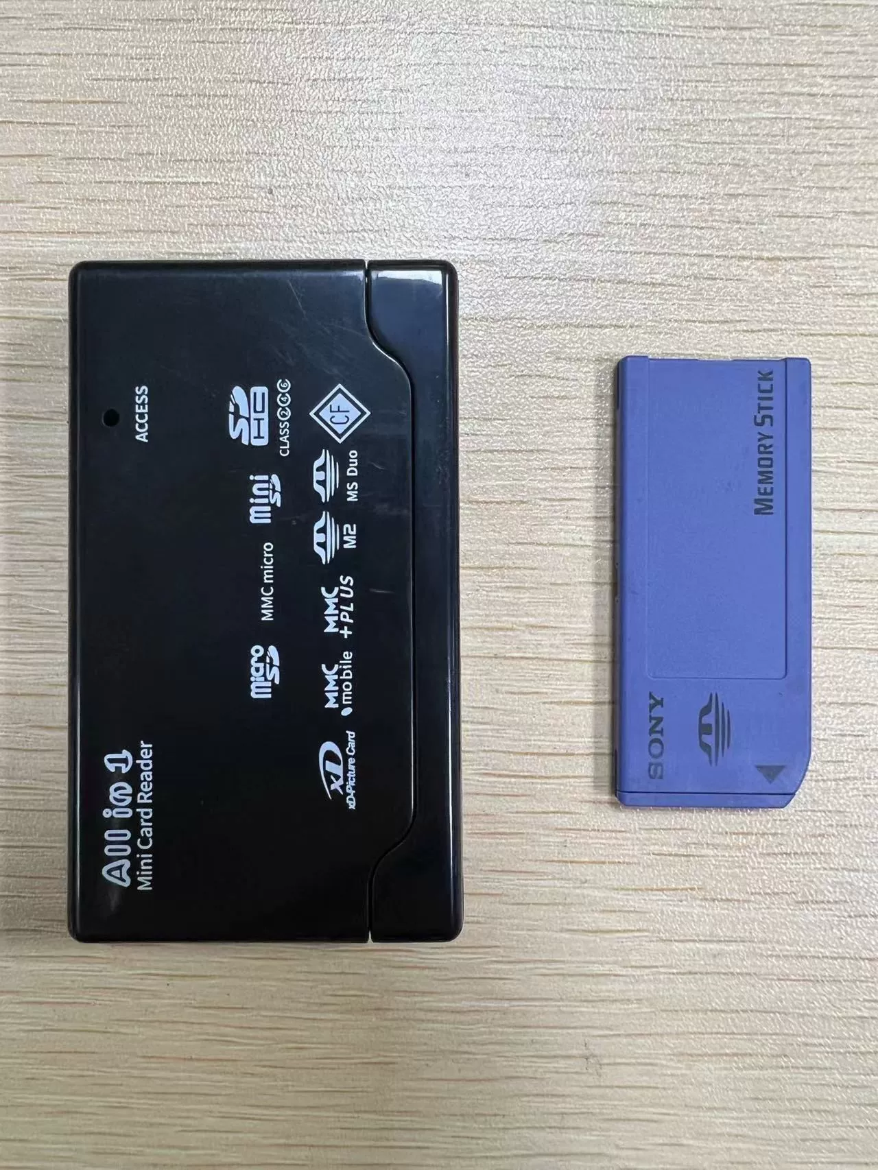 Spot USB2.0 card reader multi -pair high -speed mobile phone memory card TF/CF six -in -one password box reader