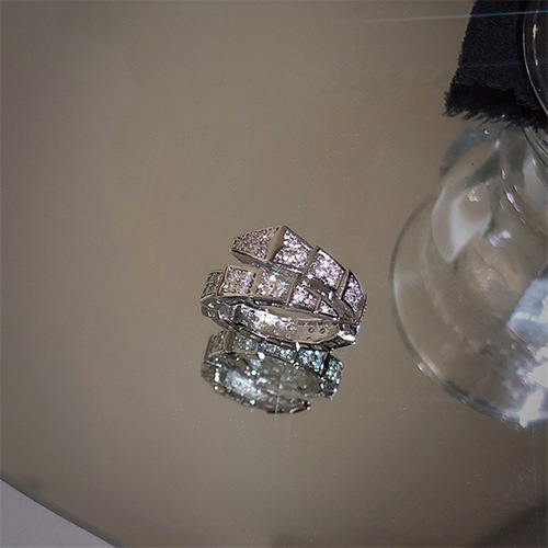 Dainty snake ring with micro-set diamonds, women's trendy and niche design, index finger ring, fashionable and personalized style, Instagram-style pop, open-mouthed ring