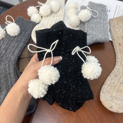 盐系配色韩国代购手工缝制女士中筒毛球袜秋冬新百搭时尚粗线