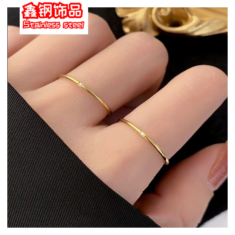 日韓のファッションは簡単で新型の金色の極細の1粒のドリルの円のコイルのチタンの指輪の女性の冷たい風の人差し指の尾戒です。|undefined
