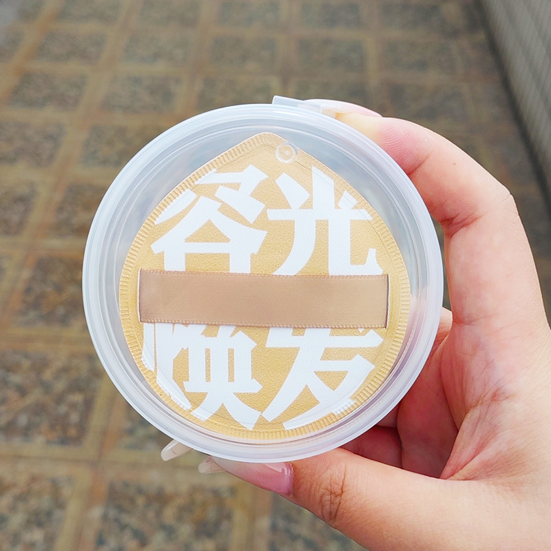100分パフの木の大きいサイズのマシュマロのパフの空気感の乾湿の両用の粉の底液はエアクッションのパフを使います。|undefined