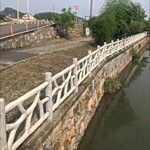 水泥仿木护栏河道公园景区仿藤栏杆混凝土仿树皮围栏市政工程围栏