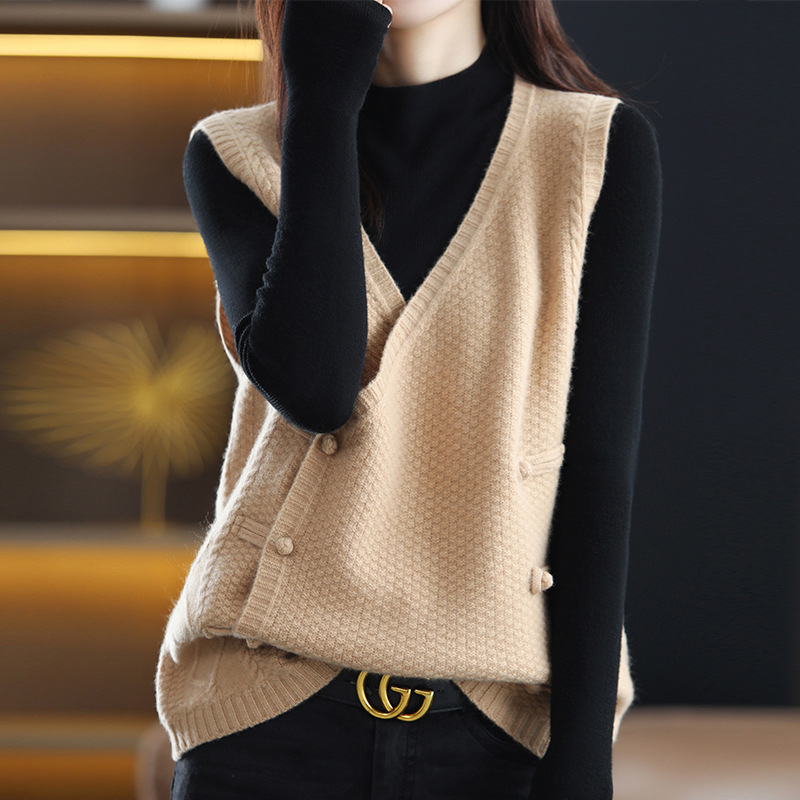Autumn woolen retro vest