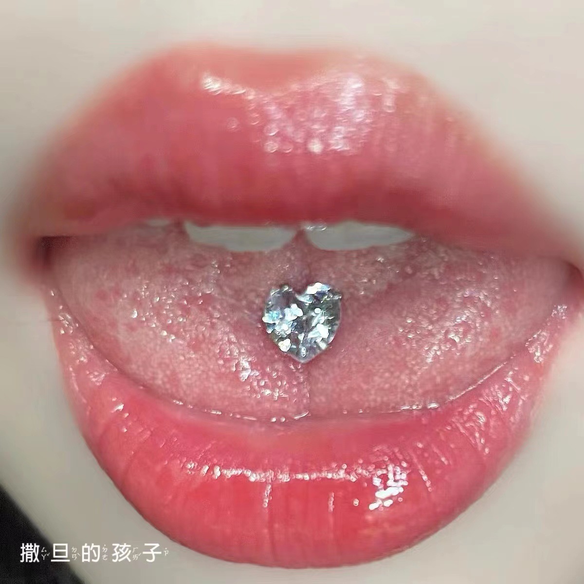 Silver pointed spike labret stud material detail