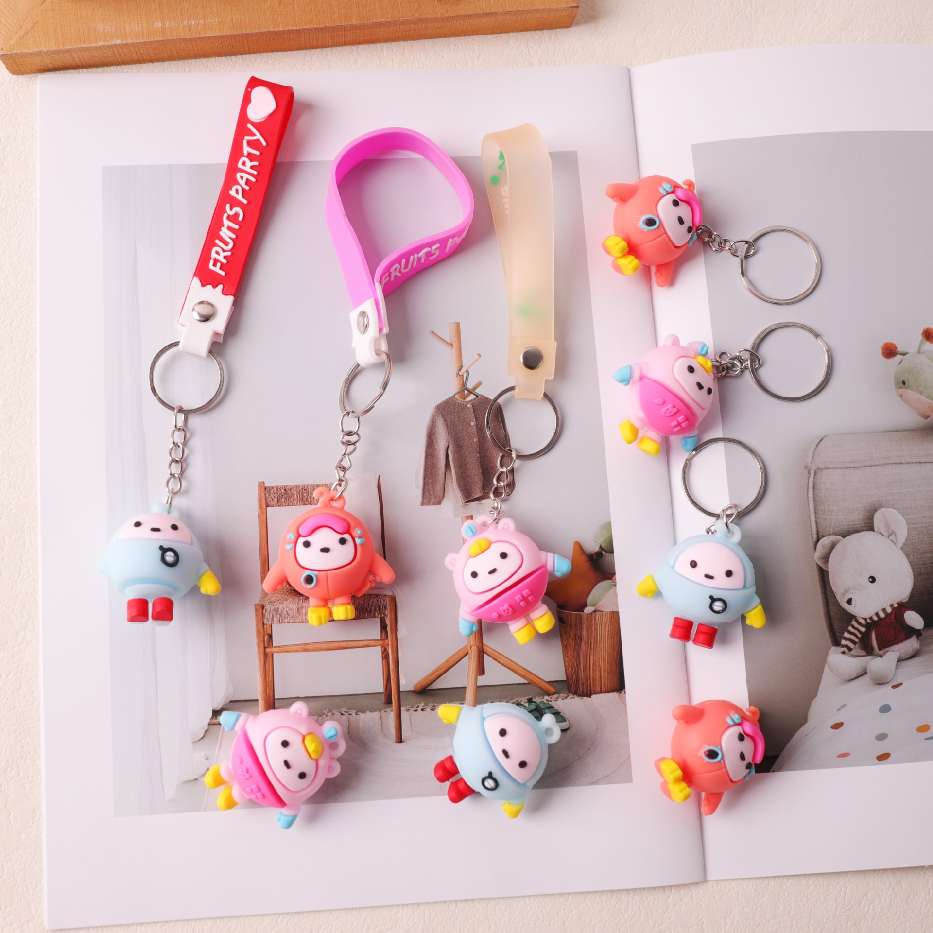 Big Egg Boy Party Keychain Colgante DIY Colgante Mochila Colgante 3D Muñeca de PVC Blanda Regalo