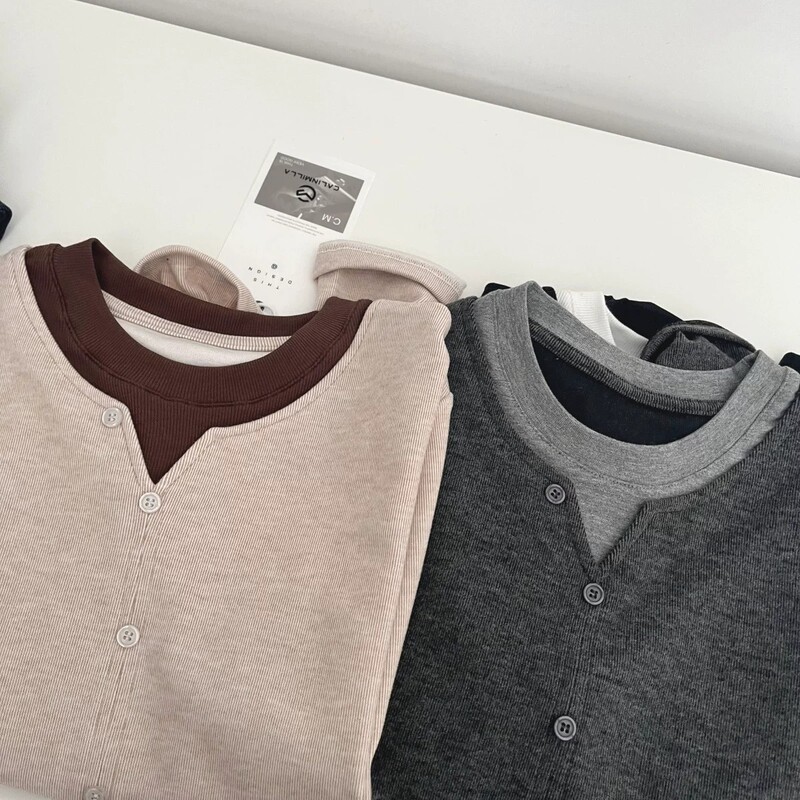 Plus-size color-blocked V-neck T-shirt for women, 2026 autumn, loose-fitting, flattering, age-reducing, trendy base shirt Plus-size color-blocked V-neck T-shirt for women, 2026 autumn, loose-fitting, flattering, age-reducing, trendy base shirt