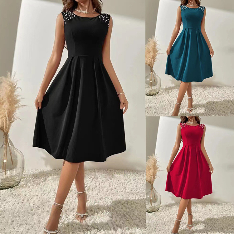 summer fitted dress with sleeves with a round collar sleevless