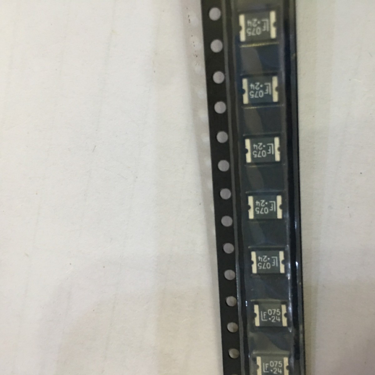 自恢复保险丝1812L260/16MR，2.6A/16V 美国力特 现货 1K/盘