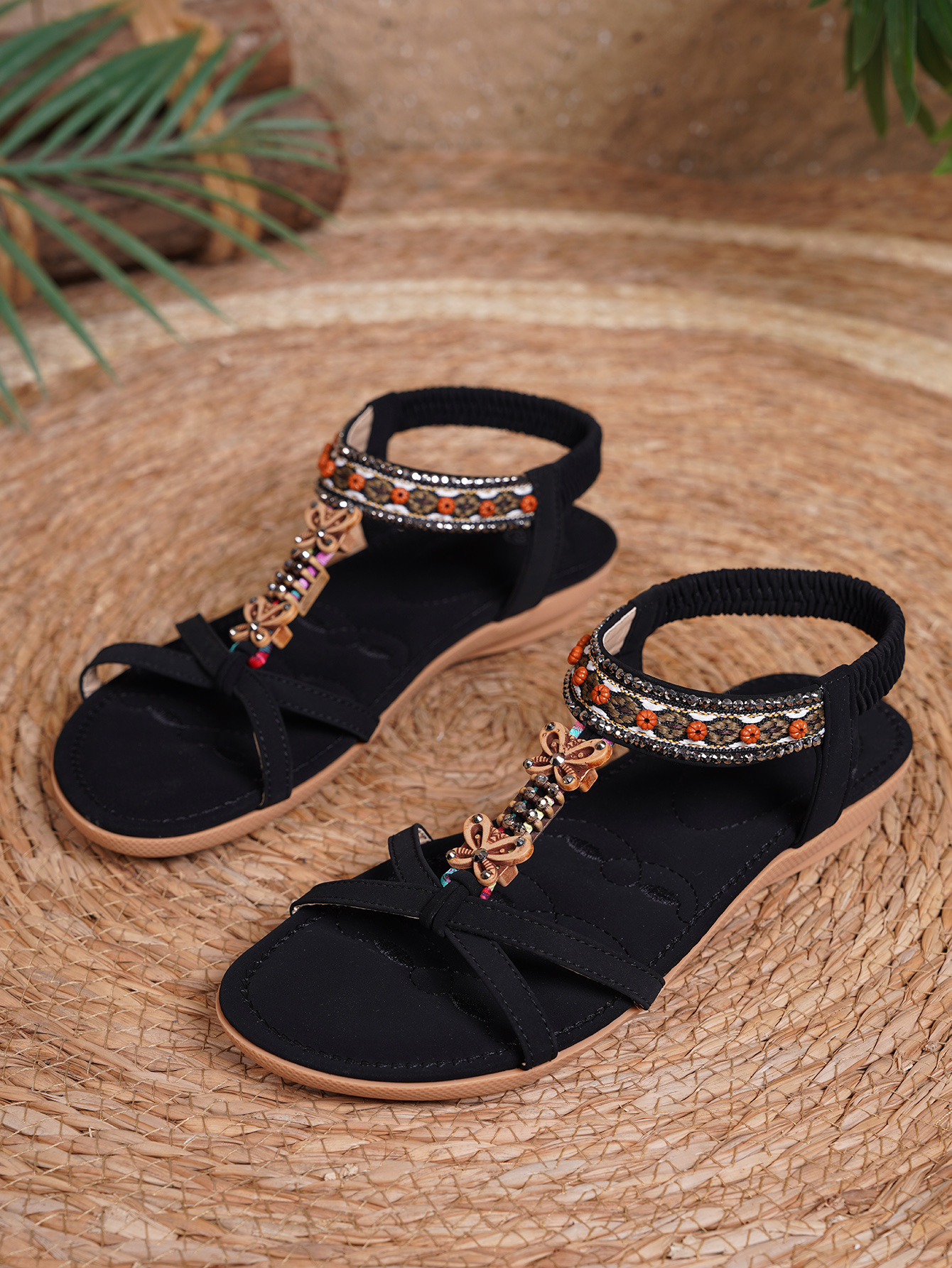 Blommiga dam-sandaler med platt sula för strand och sommar_voghion.com