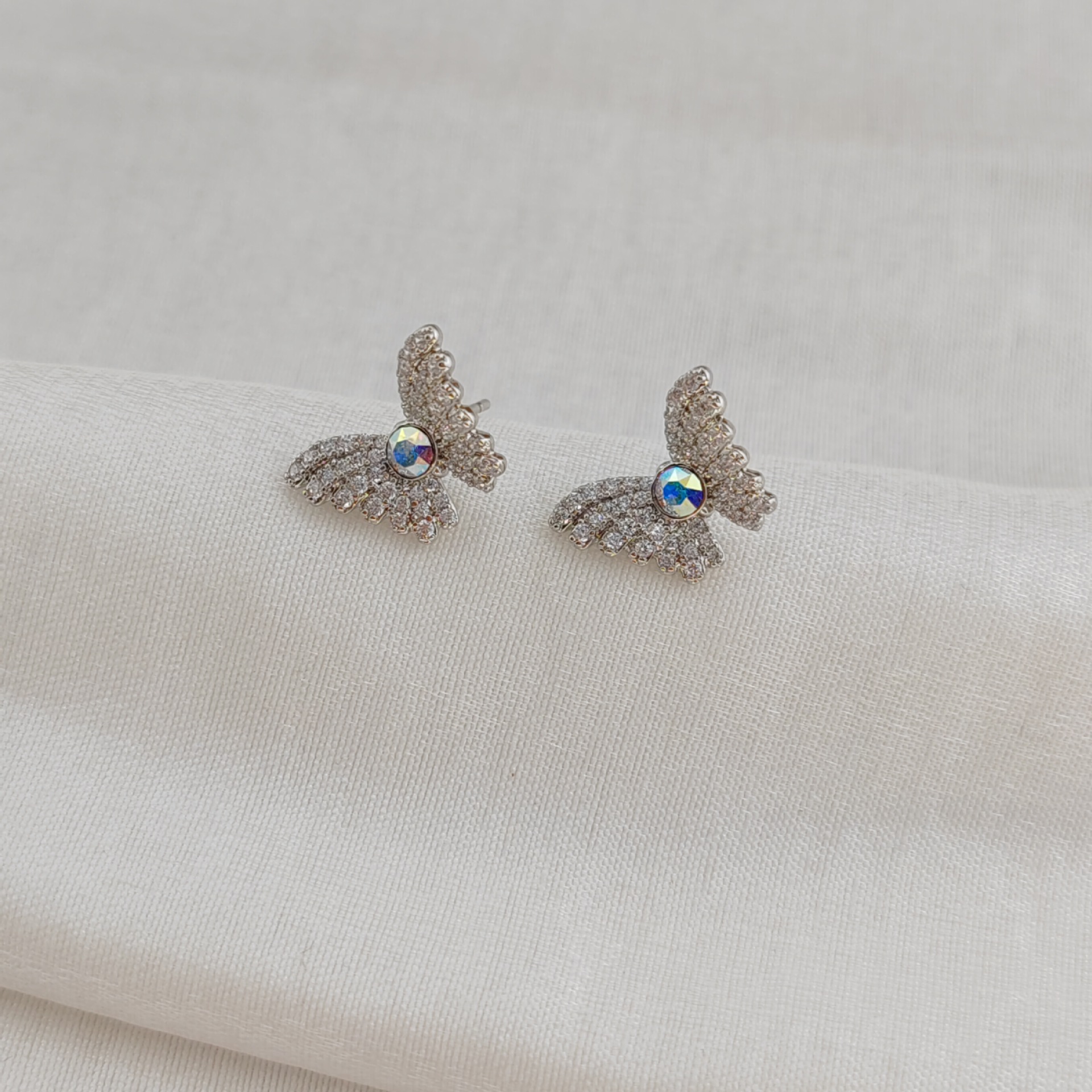 Pendientes de Aleación de Cobre con Baño Electrolítico Blanco de Xuping Jewelry, Diseño Versátil de Lujo Ligero, Venta al por Mayor