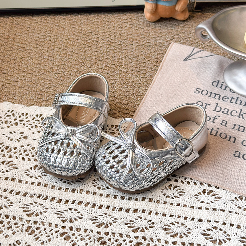 2026 verano de moda para niñas sandalias de cabeza de bolsillo nuevos zapatos de arco para niños Lefour zapatos de princesa huecos