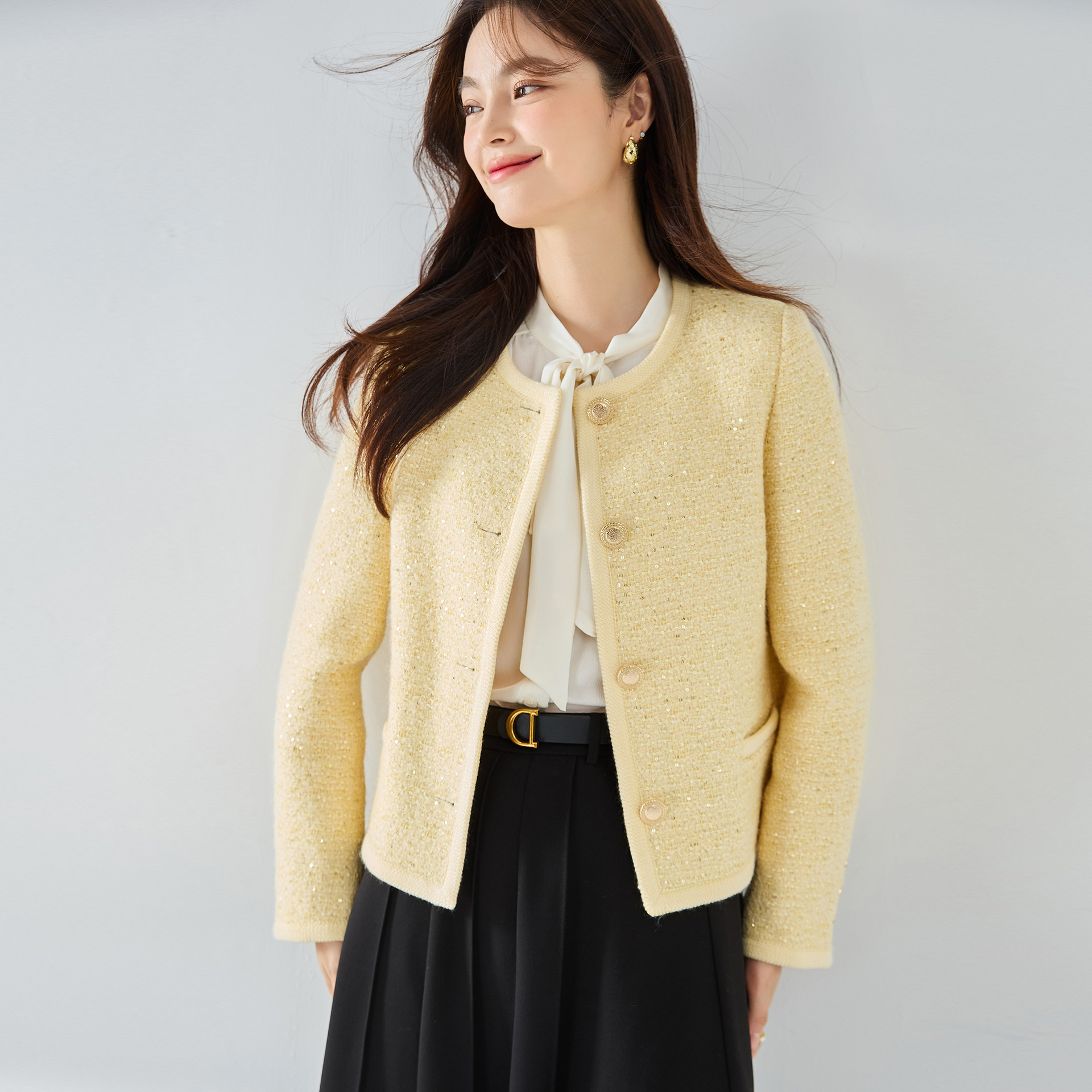 25 primavera nuevo pesado especial de lujo lentejuelas extravagantes fragancia pequeña chaqueta amarilla de alta calidad top de caja corta 15408
