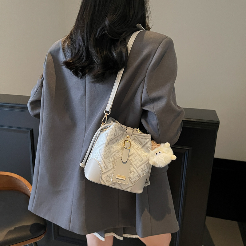 撞色菱格百搭水桶包气质外贸女士斜挎包bags时尚简约流行单肩女包|undefined