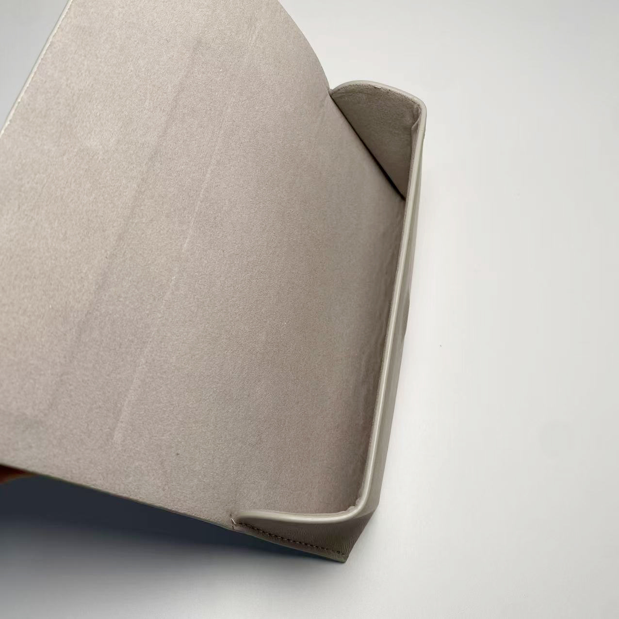 Caja de gafas de alta sensibilidad personalizada paquete de gafas corticales anti-compresión caja de gafas de sol portátil de absorción magnética caja de gafas de sol caja de almacenamiento