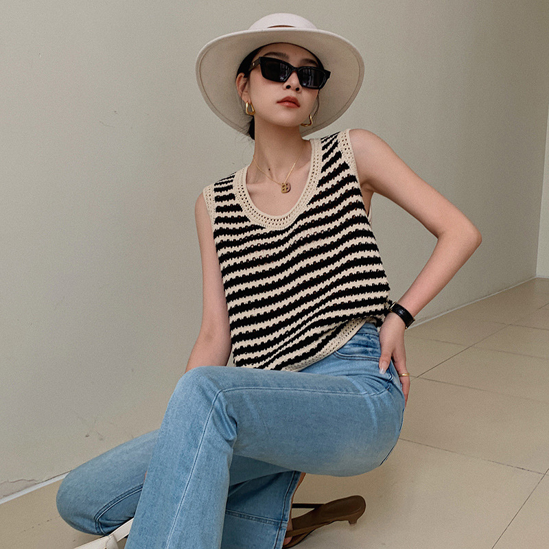 plus size Hollow Black and White Striped Knitted Sleeveless Vest Women's 2025 New Summer Short Loose Slim-fit Blouse