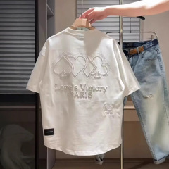 夏の新しいスタイルのヘビーウェイト刺繍レターラウンドネック半袖メンズトレンディブランドルーズで多用途な通気性のあるアゲハTシャツボトリングシャツ