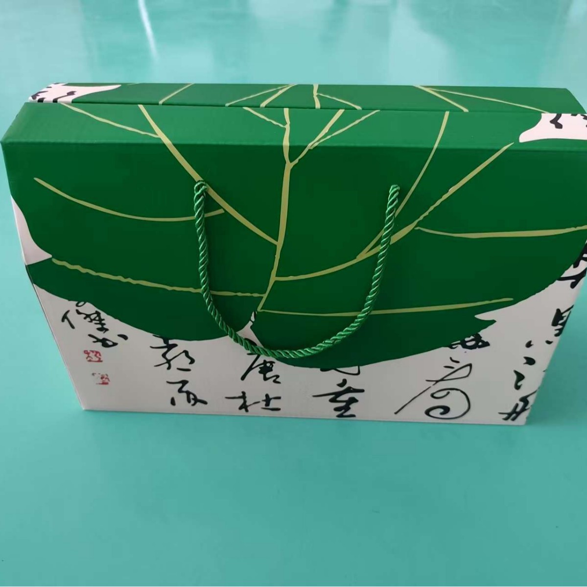 녹색 잎 선물 상자