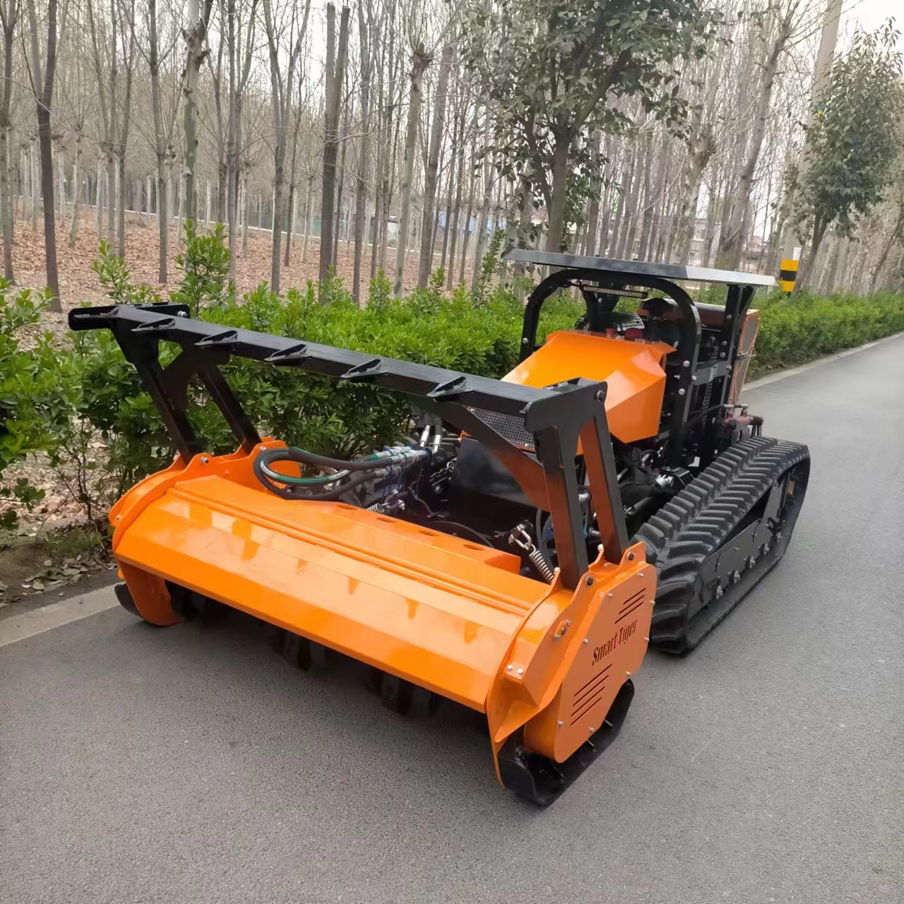 40马力履带式全液压割草机护坡河堤柴油除草机山地斜坡遥控割草机