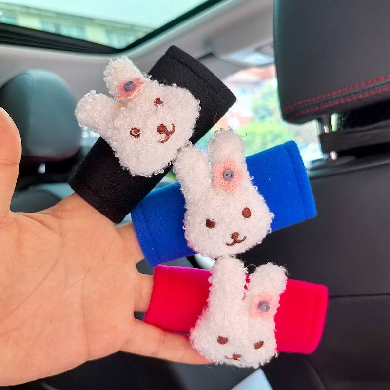 Manuela de automóvil de dibujos animados de peluche pequeño sin hombre y mujer cubierta de manija de puerta interior guante de techo
