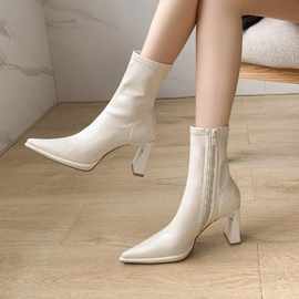 跨境外贸短靴女冬季2021新款韩版加绒中高跟英伦风粗跟白色马女鞋