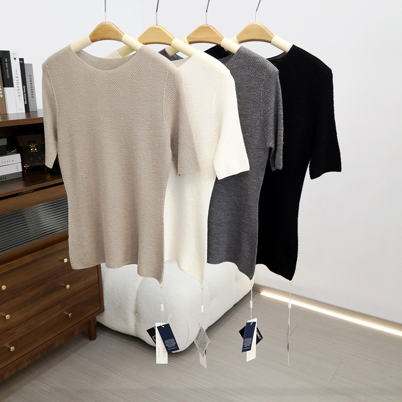 Shanghai Dan Nong Flagship Store/Yangzi Yarn High-End Machine Washable Wool Base Shirt with Water Ripple Pattern