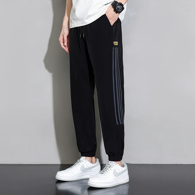 Летние штаны из ледяного шелка, модный спортивный бренд, повседневные свободные брюки с тремя полосками для мужчин, дышащие, прохладные, универсальные повседневные брюки длиной до щиколотки.