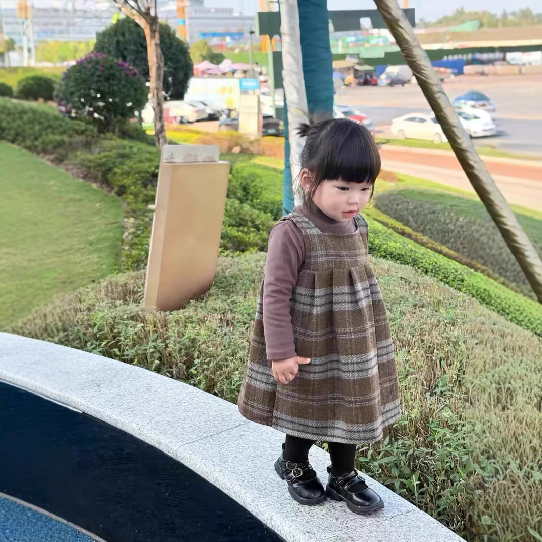 秋冬女童套装宝宝洋气儿童个性潮牌森系复古格子毛呢背心裙打底衫