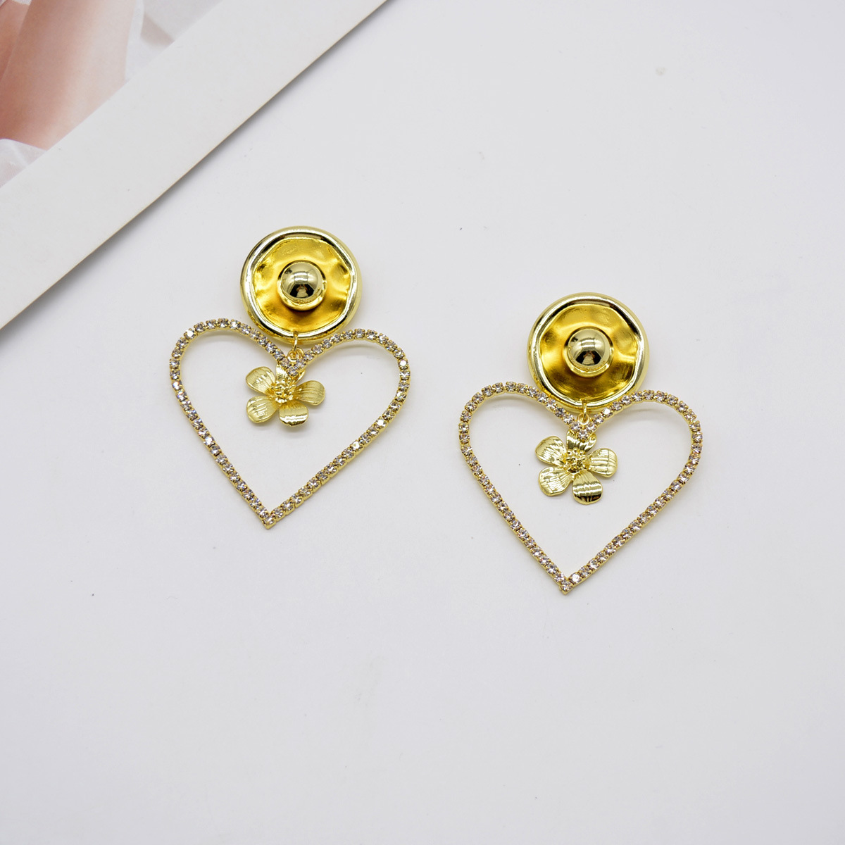 Fashion Metal Diamond Flower Heart Drop Earrings Wholesale Nihaojewelry display picture 3