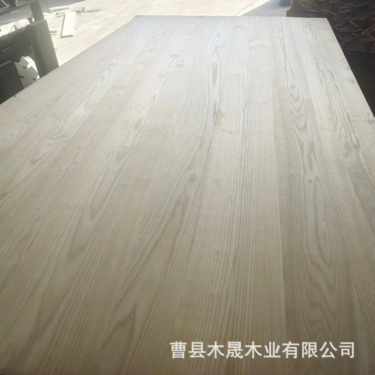 ユリの木のまっすぐなつづり合わせの木の性は安定していて、変形しにくいです。